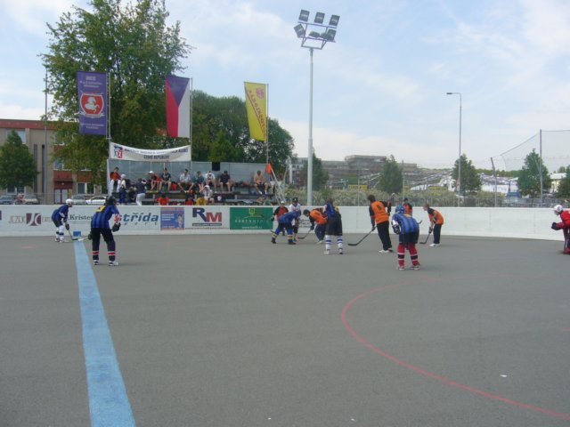 hokejbalkrajskkolo201141.jpg