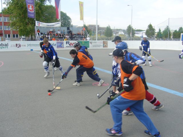 hokejbalkrajskkolo201144.jpg